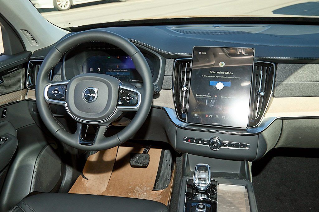 2026 VOLVO XC90 - Image 24