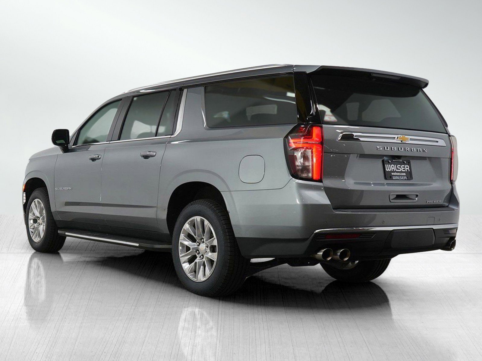 2023 Chevrolet Suburban Premier photo 3