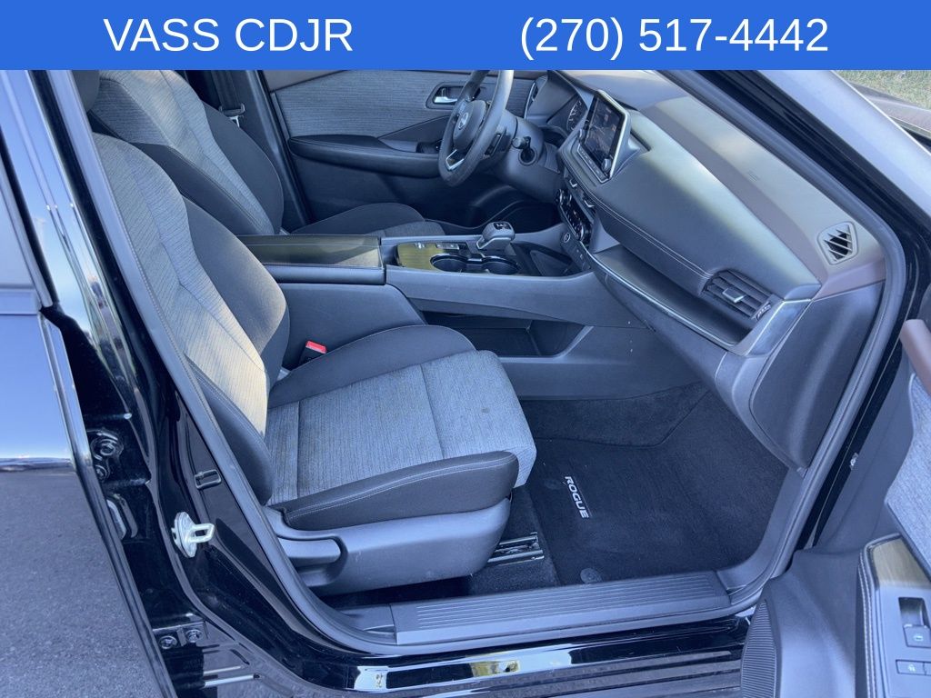 2023 Nissan Rogue SV photo 31