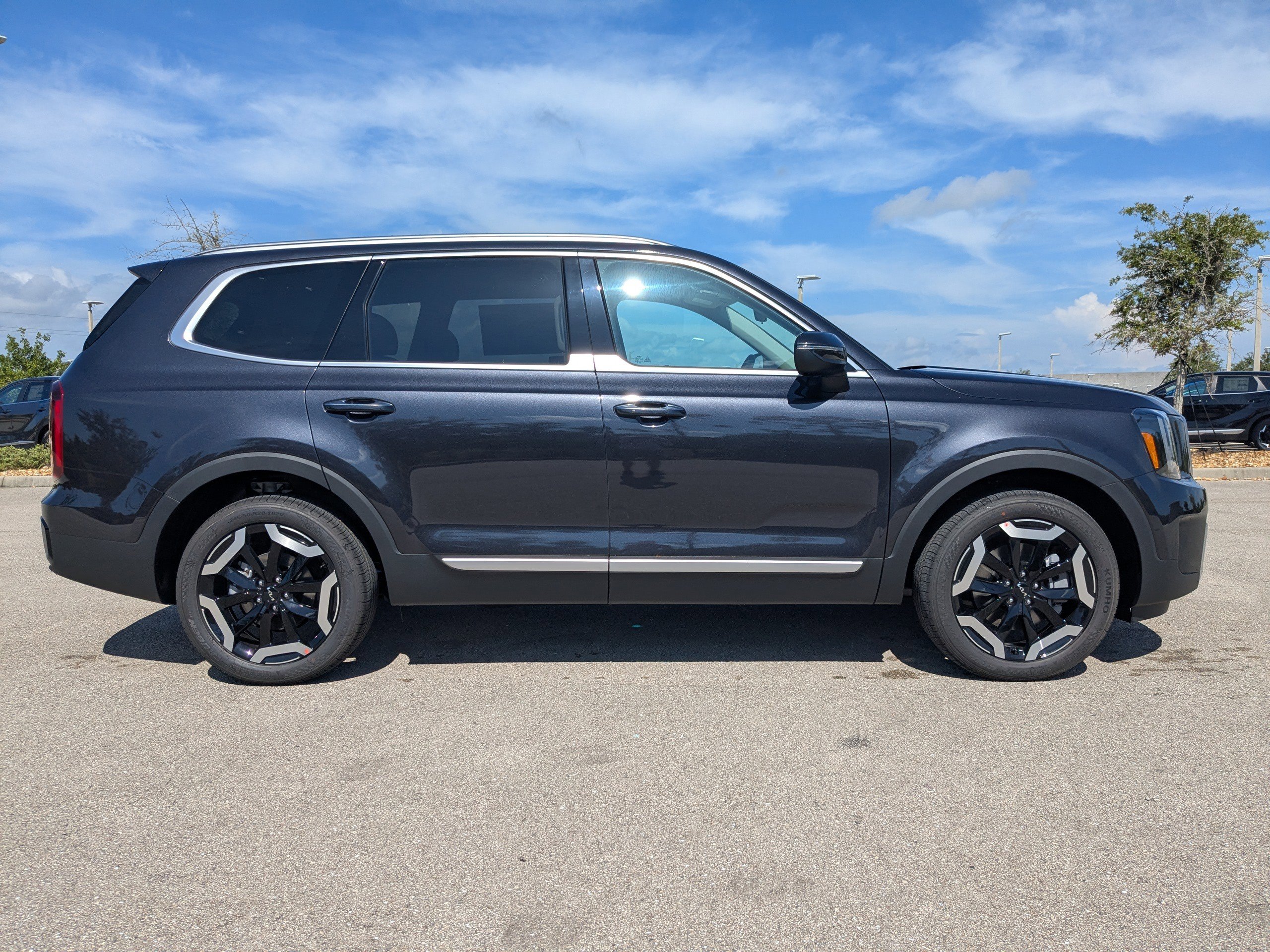 2025 Kia Telluride S photo 4