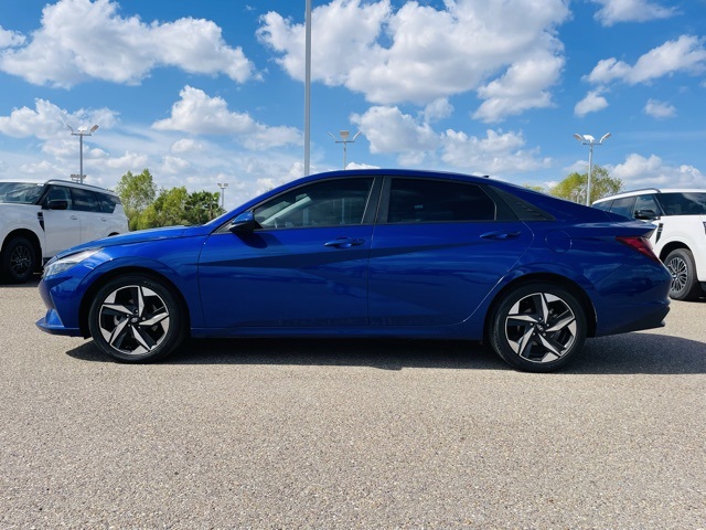 2023 Hyundai Elantra SEL photo 4