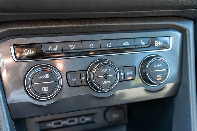 2020 Volkswagen Tiguan SEL photo 18