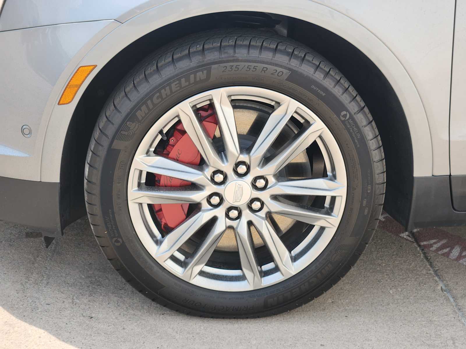 2025 Cadillac XT5 Sport photo 2
