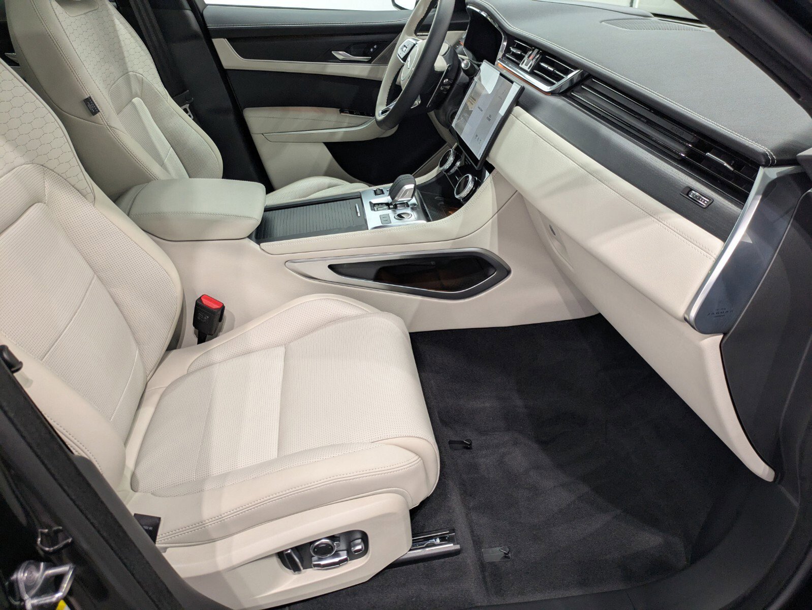 2026 Jaguar F-PACE P250 R-Dynamic S photo 24