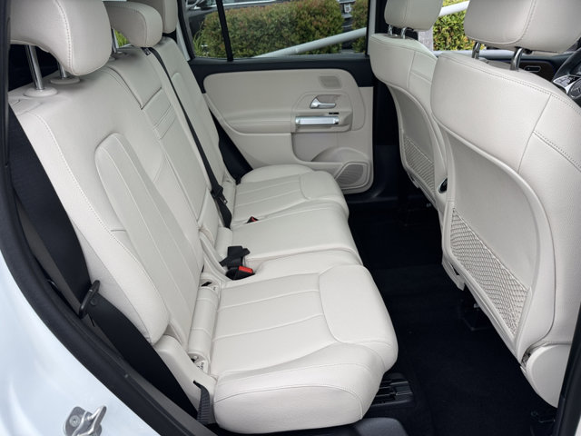 2025 Mercedes Benz GLB 250 photo 4