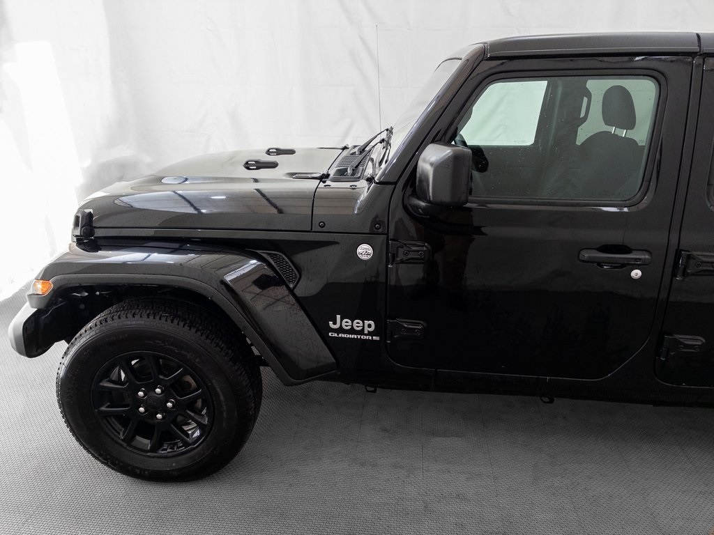 2023 Jeep Gladiator Overland photo 2