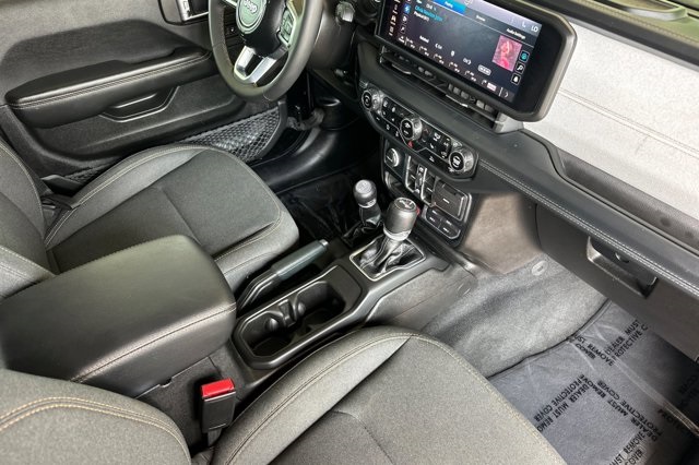 2024 Jeep Wrangler Sahara photo 15