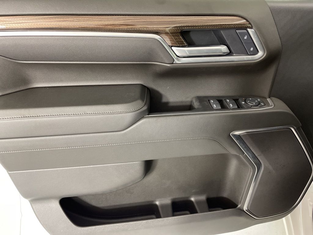 2025 Chevrolet Silverado 1500 LT photo 14