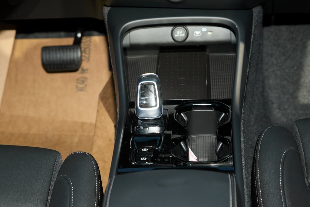 2026 VOLVO XC40 - Image 27