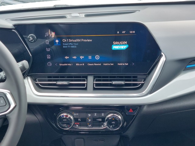 2025 Chevrolet Trax LT photo 26