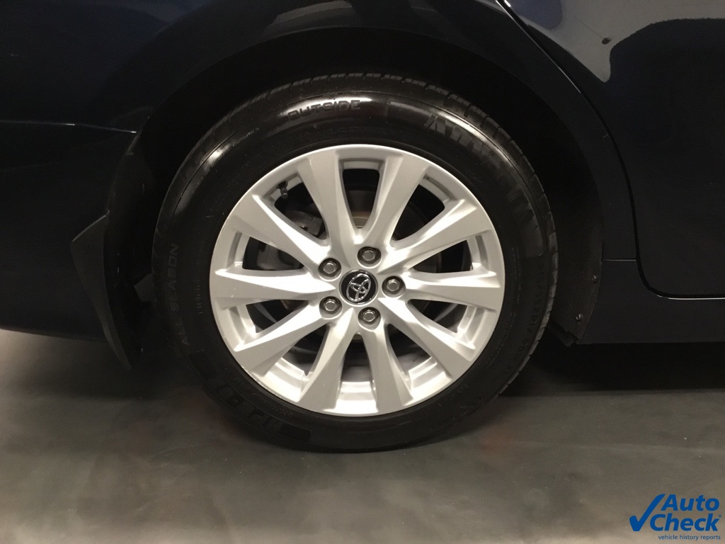 2020 Toyota Camry LE photo 17