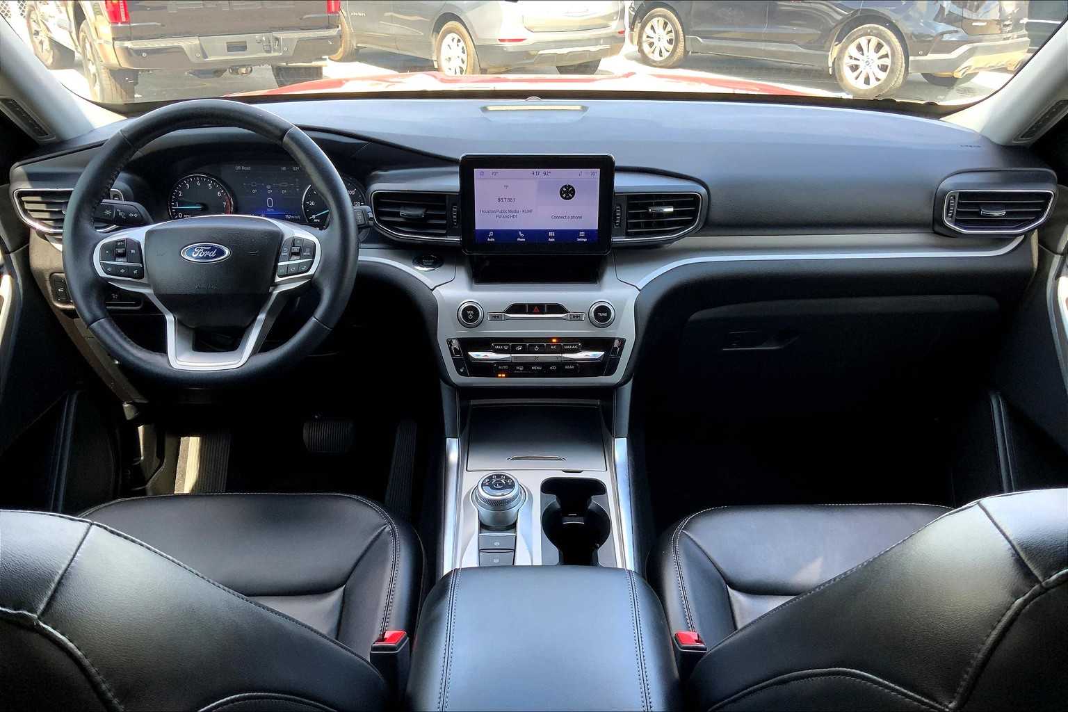 2023 Ford Explorer XLT photo 12