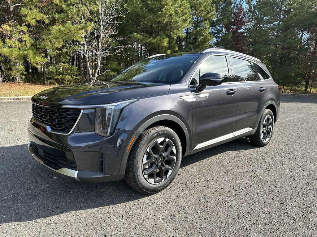 2025 Kia Sorento S photo 3