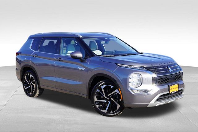 2023 Mitsubishi Outlander Plug-In Hybrid SEL's photo