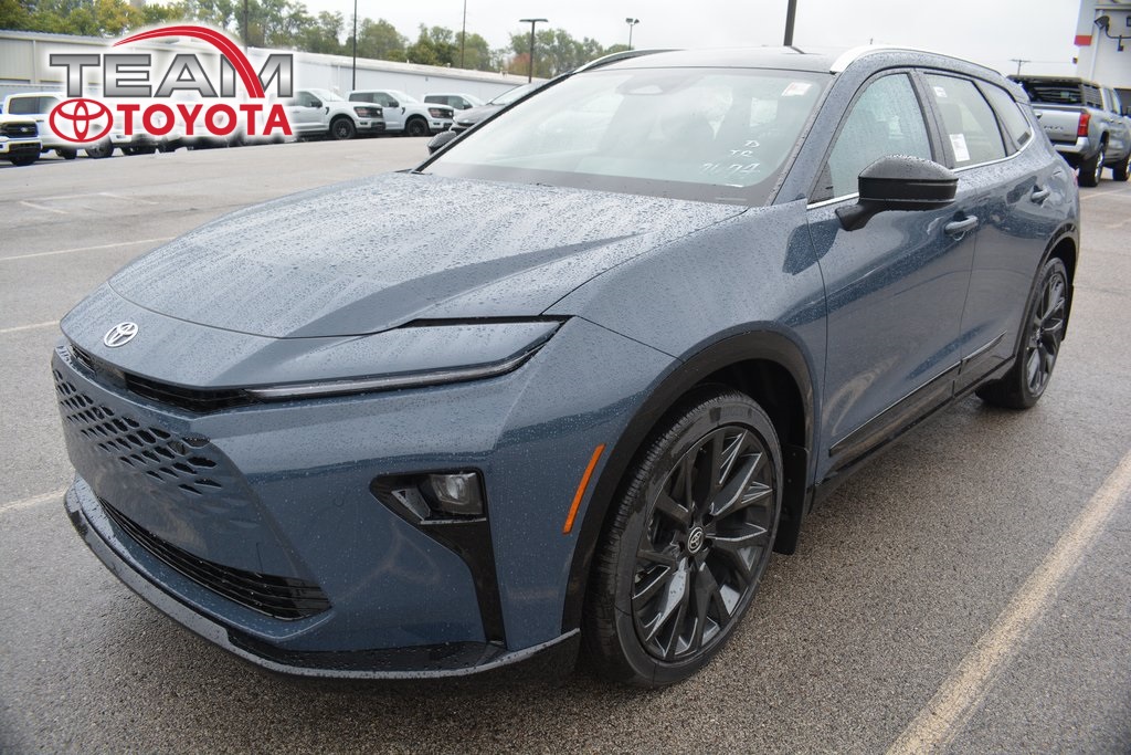 2025 Toyota Crown Signia Limited's photo