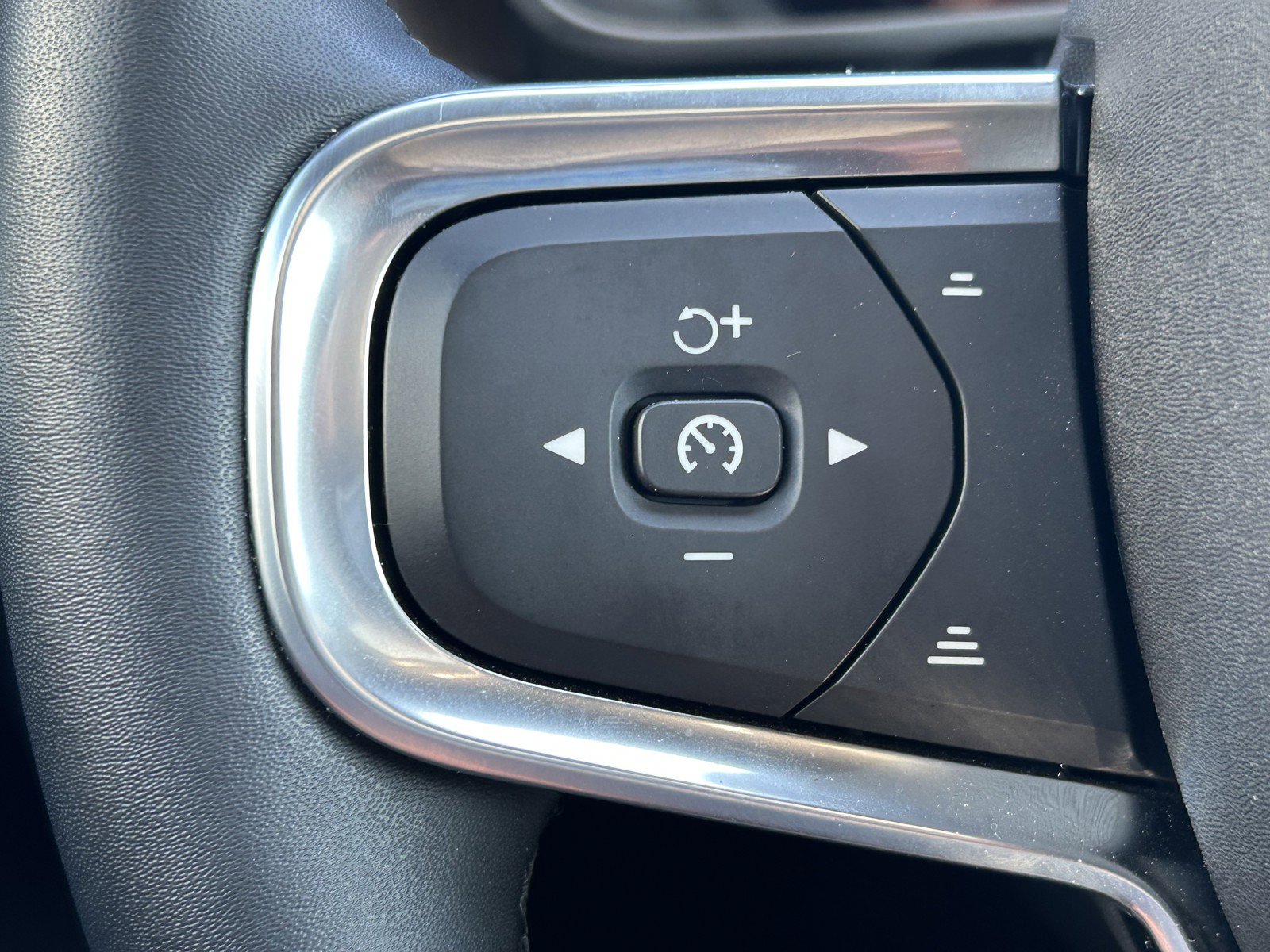 2023 Volvo C40 Recharge Ultimate photo 16