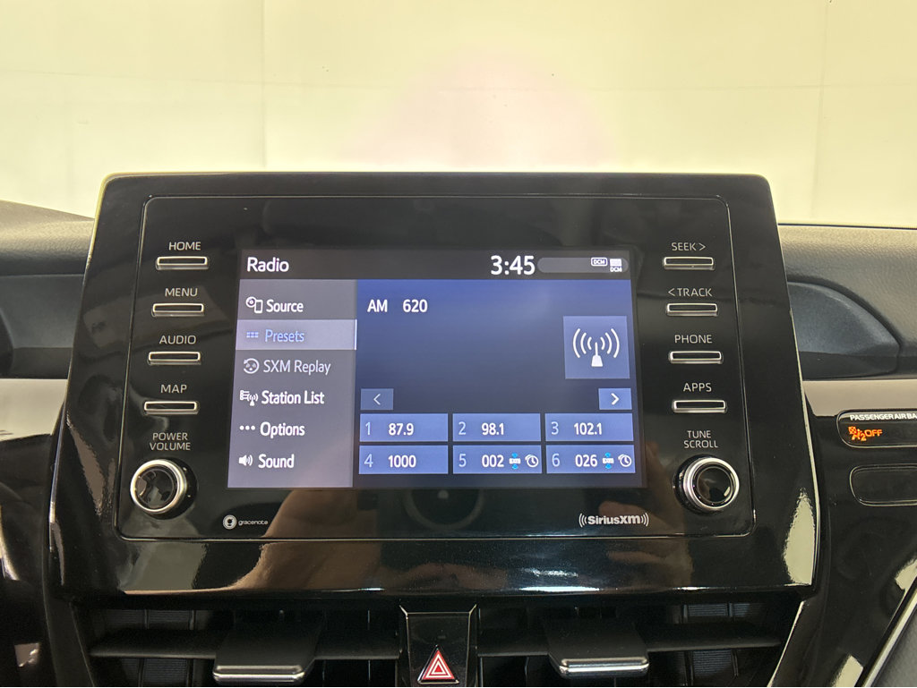 2022 Toyota Camry SE photo 2