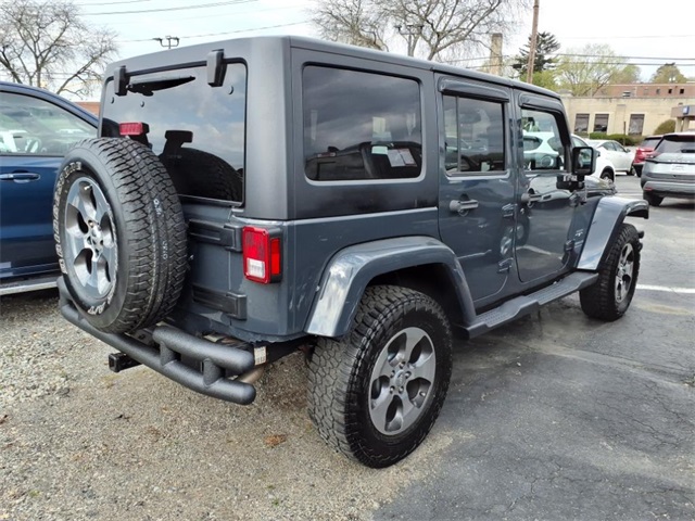 2017 Jeep Wrangler Unlimited Sahara photo 2