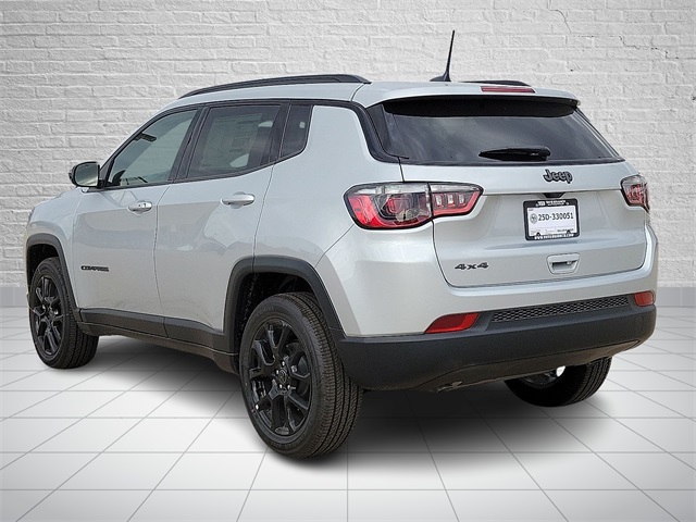2026 Jeep Compass Latitude photo 2