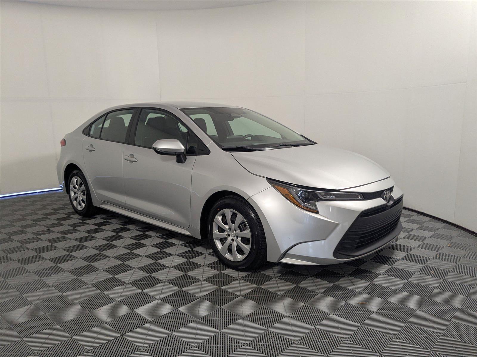 2023 Toyota Corolla LE photo 18