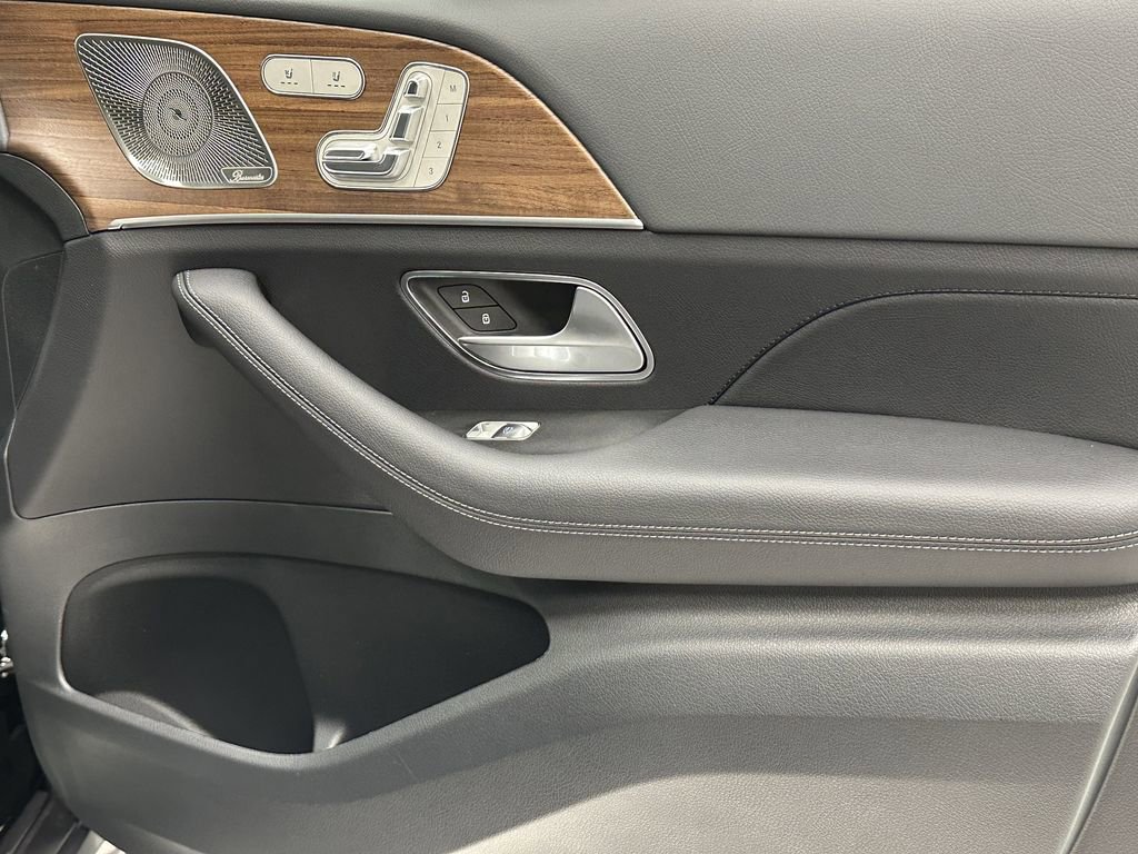 2026 Mercedes Benz GLS 450 4MATIC photo 17
