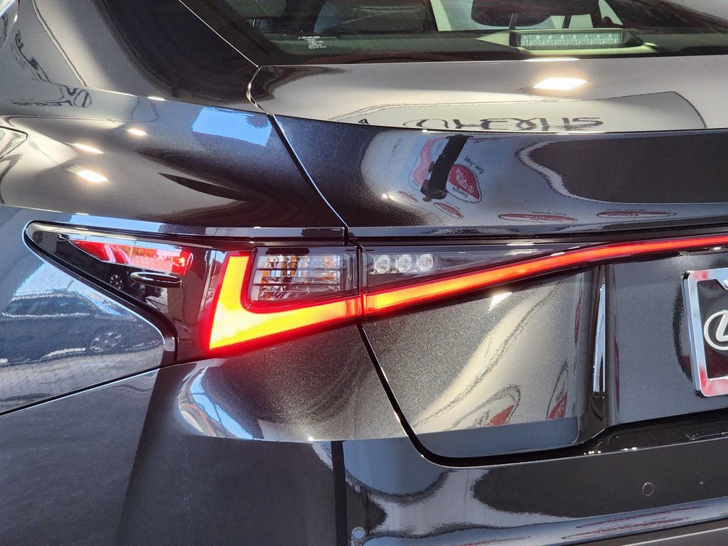 2025 Lexus IS 300 photo 9
