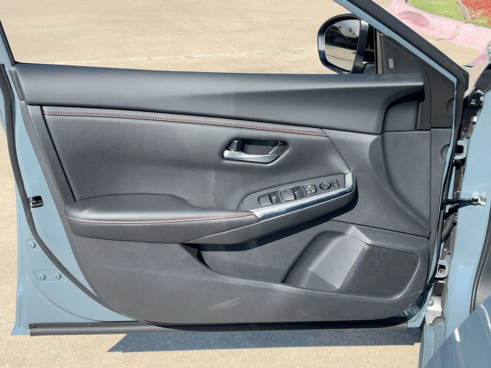 2025 Nissan Sentra SR photo 18
