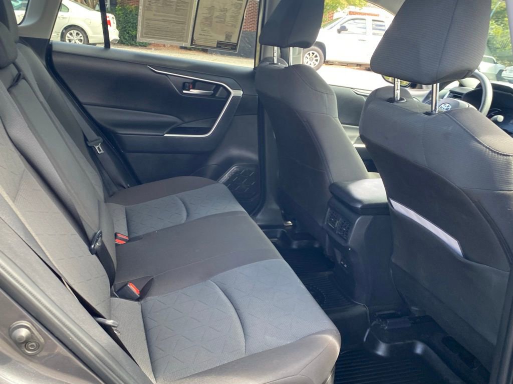 2025 Toyota RAV4 Hybrid XLE photo 14