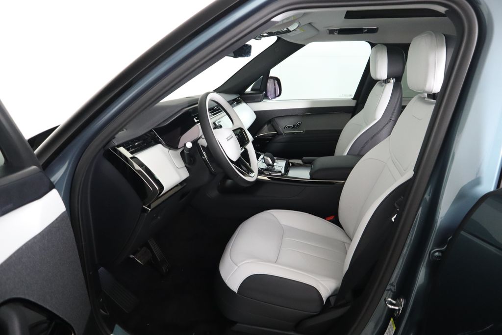 2025 Land Rover Range Rover Sport SE photo 17