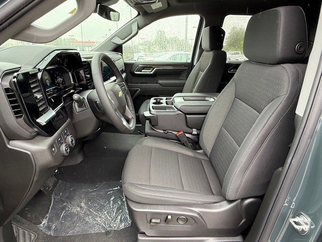 2025 Chevrolet Silverado 1500 LT photo 13