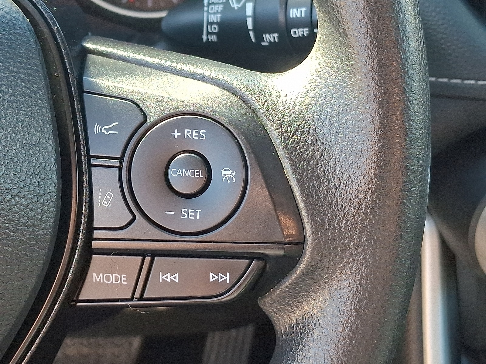 2020 Toyota RAV4 XLE photo 21