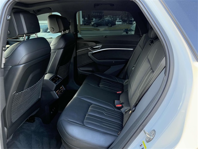 2022 Audi e-tron Prestige photo 15