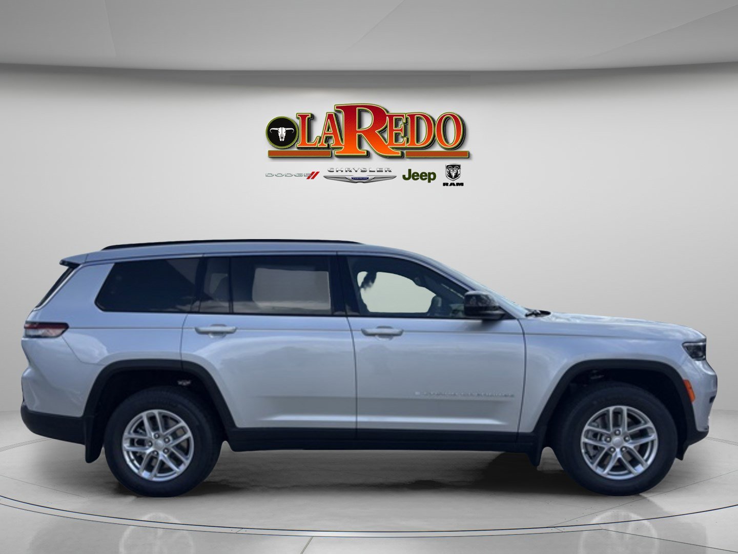 2025 Jeep Grand Cherokee Laredo X photo 5