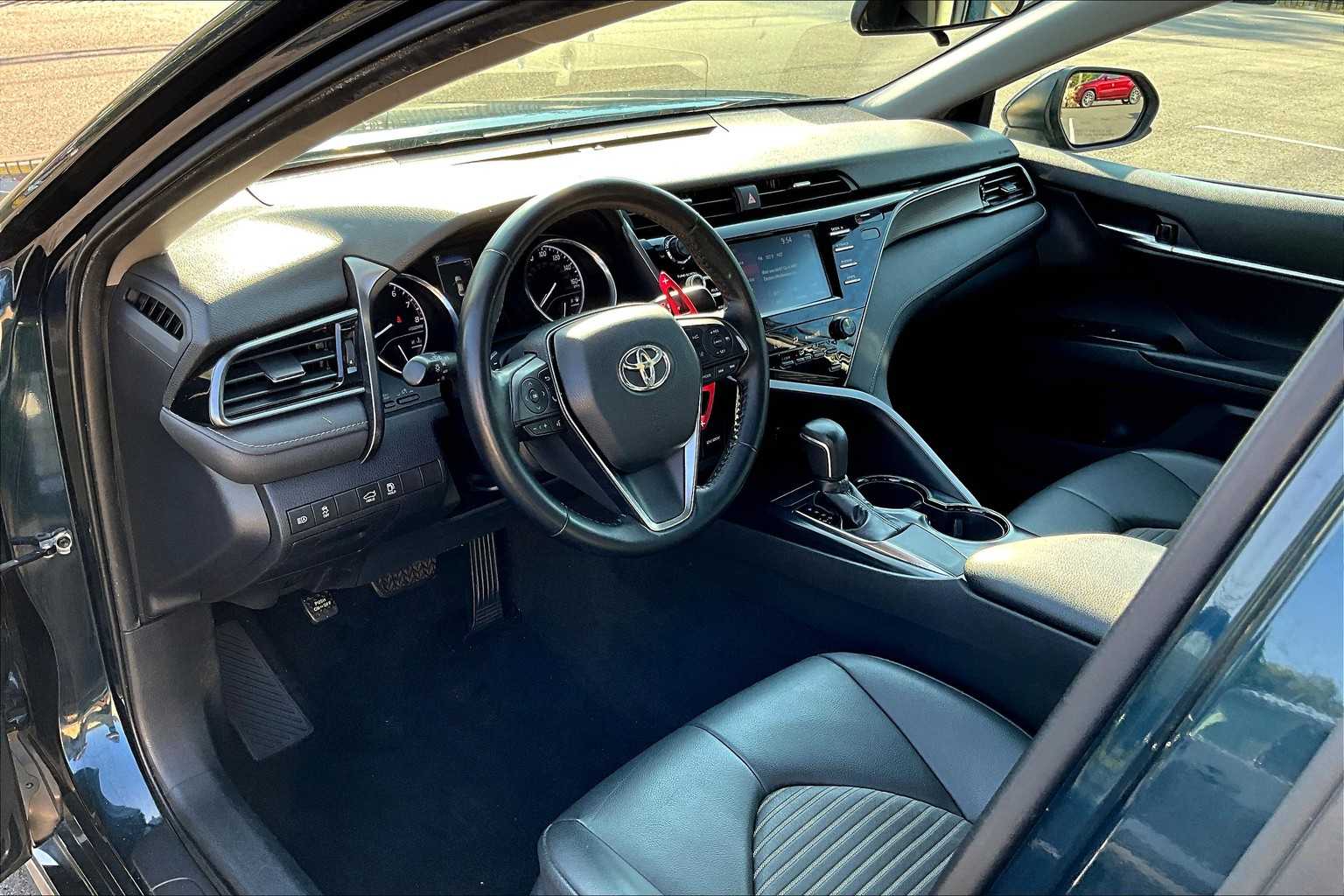 2019 Toyota Camry SE photo 15