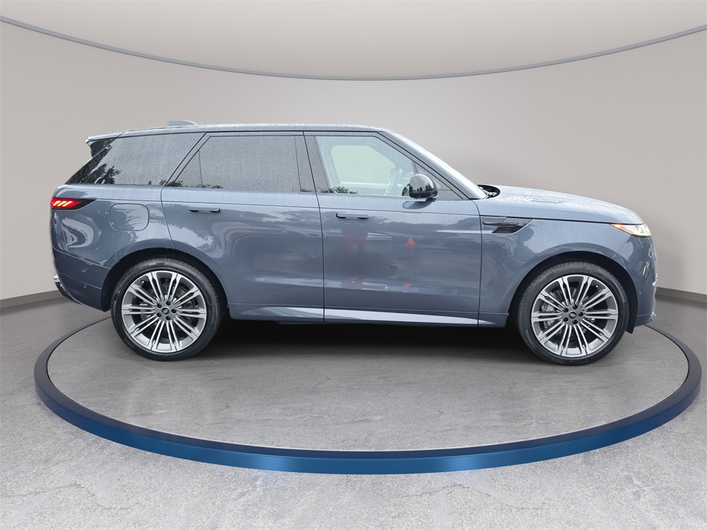 2025 Land Rover Range Rover Sport SE photo 4