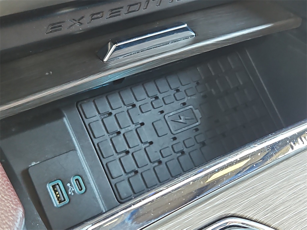 2023 Ford Expedition Limited photo 25