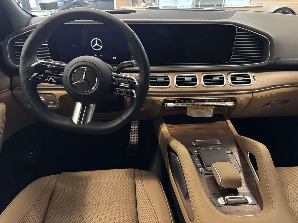 2026 Mercedes Benz GLS 450 4MATIC photo 8