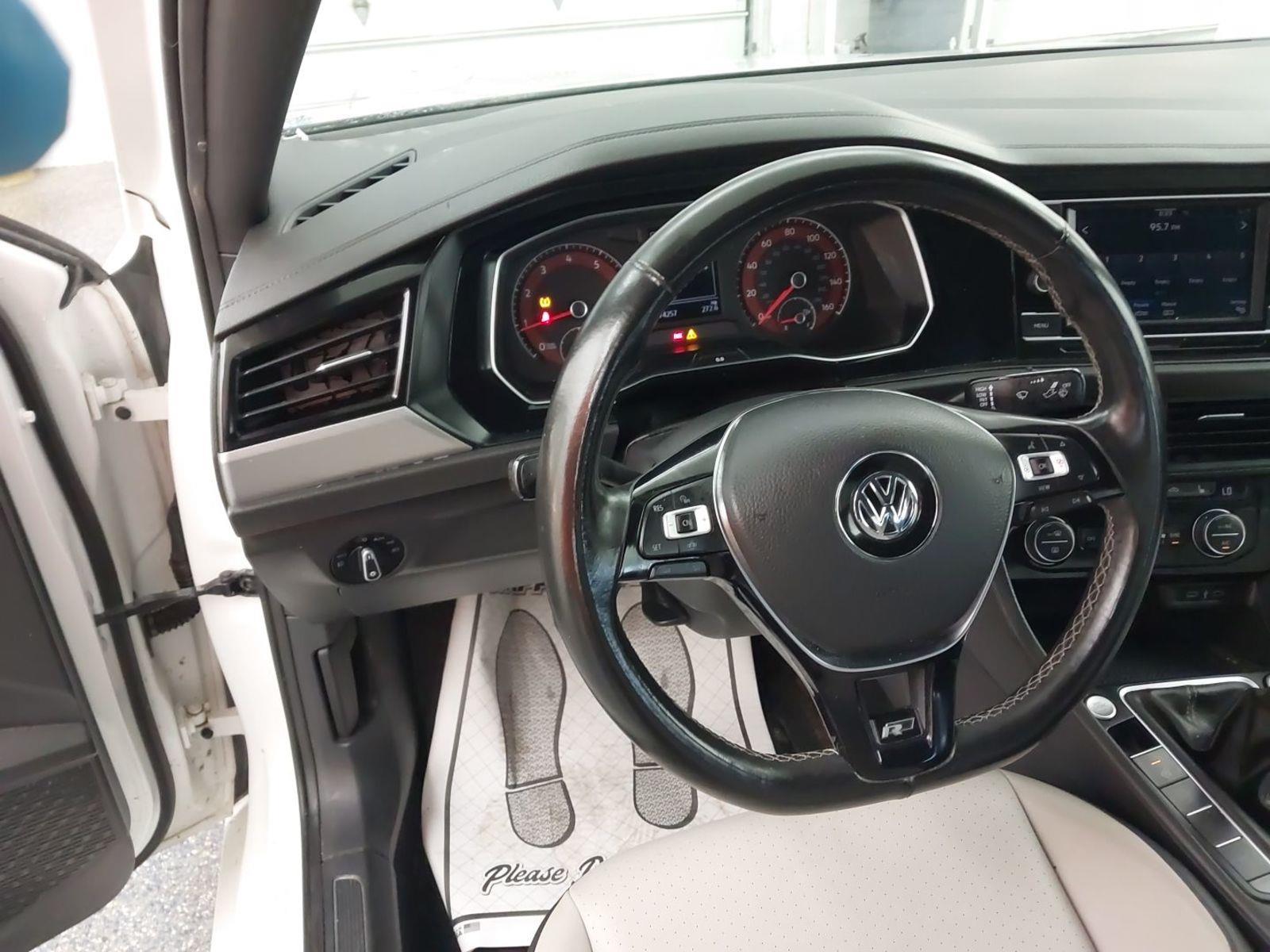 2021 Volkswagen Jetta R-Line photo 5