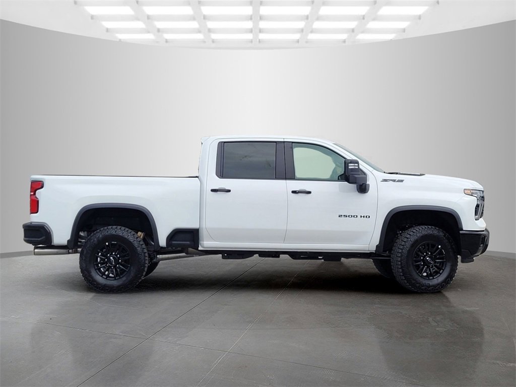 2026 Chevrolet Silverado 2500HD ZR2 photo 3