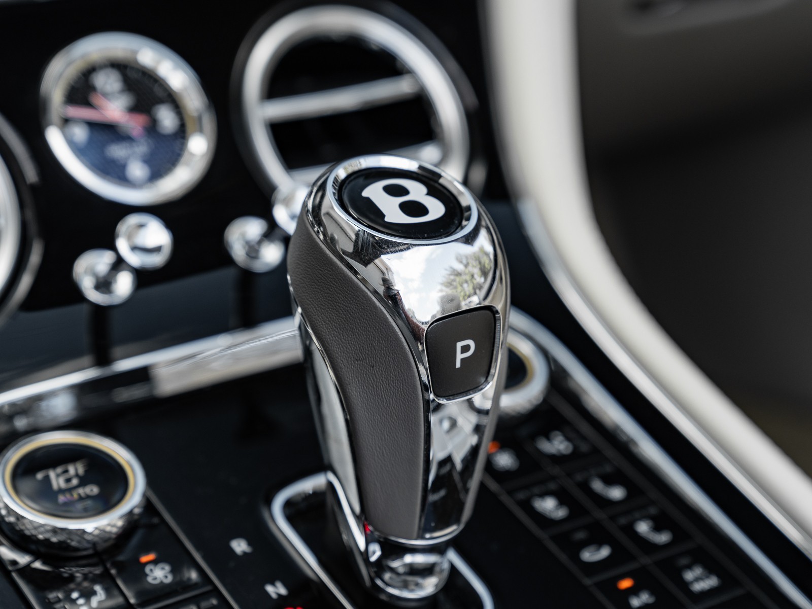 2022 Bentley Continental GT V8 photo 26