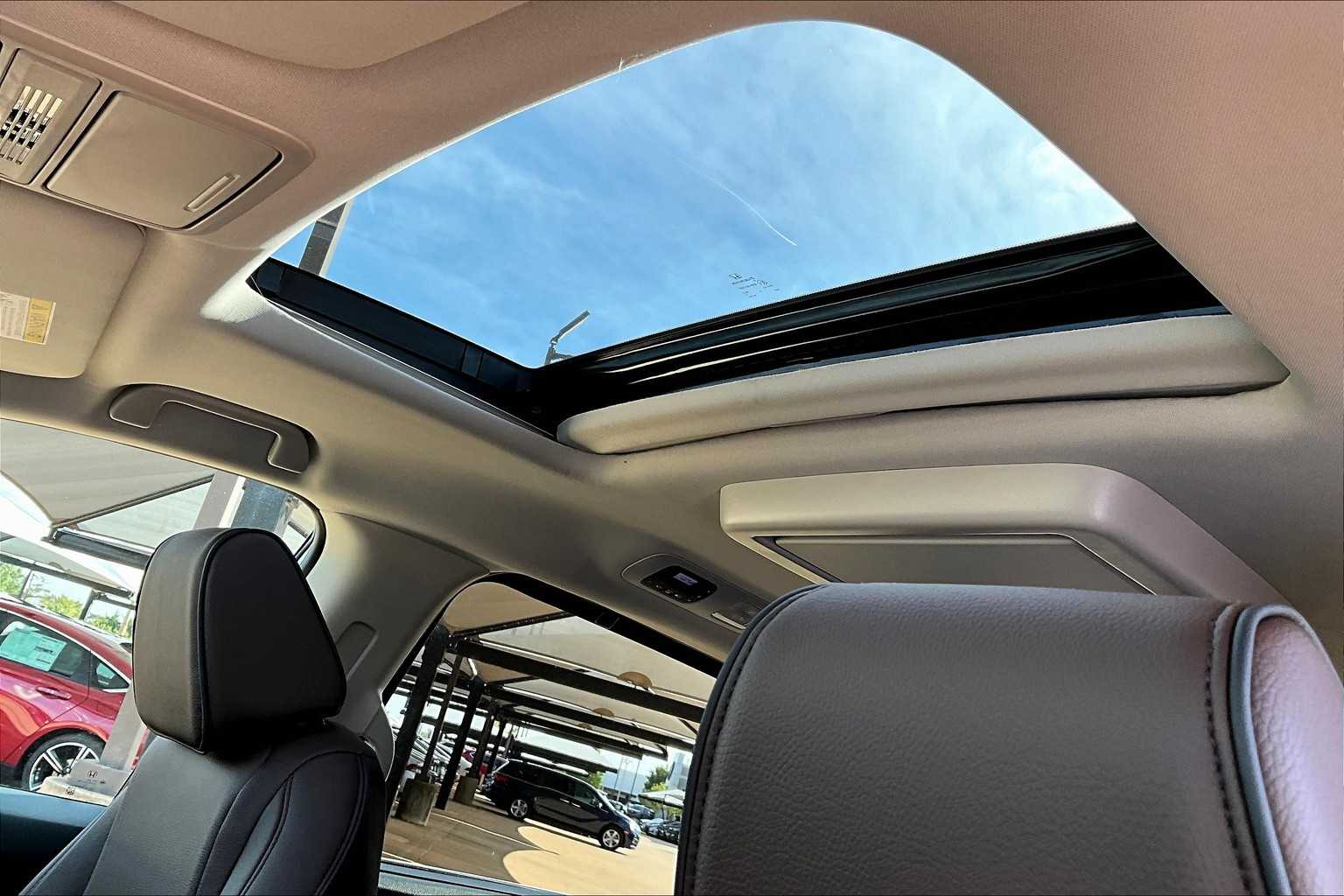 2026 Honda Odyssey Touring photo 15