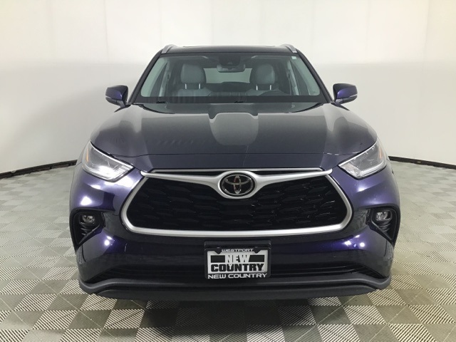 2021 Toyota Highlander XLE photo 2