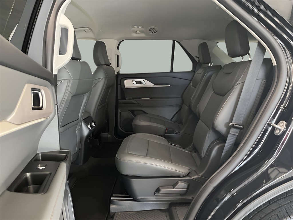 2025 Ford Explorer photo 15