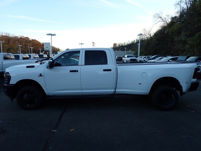 2026 Ram 3500 Tradesman photo 2