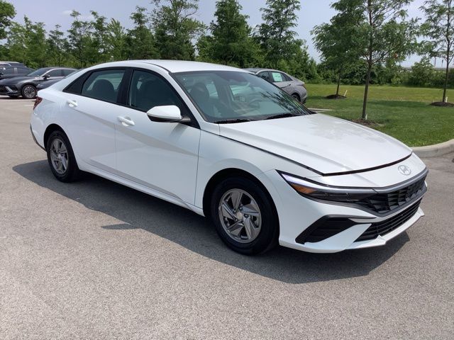 2024 Hyundai Elantra SE photo 4