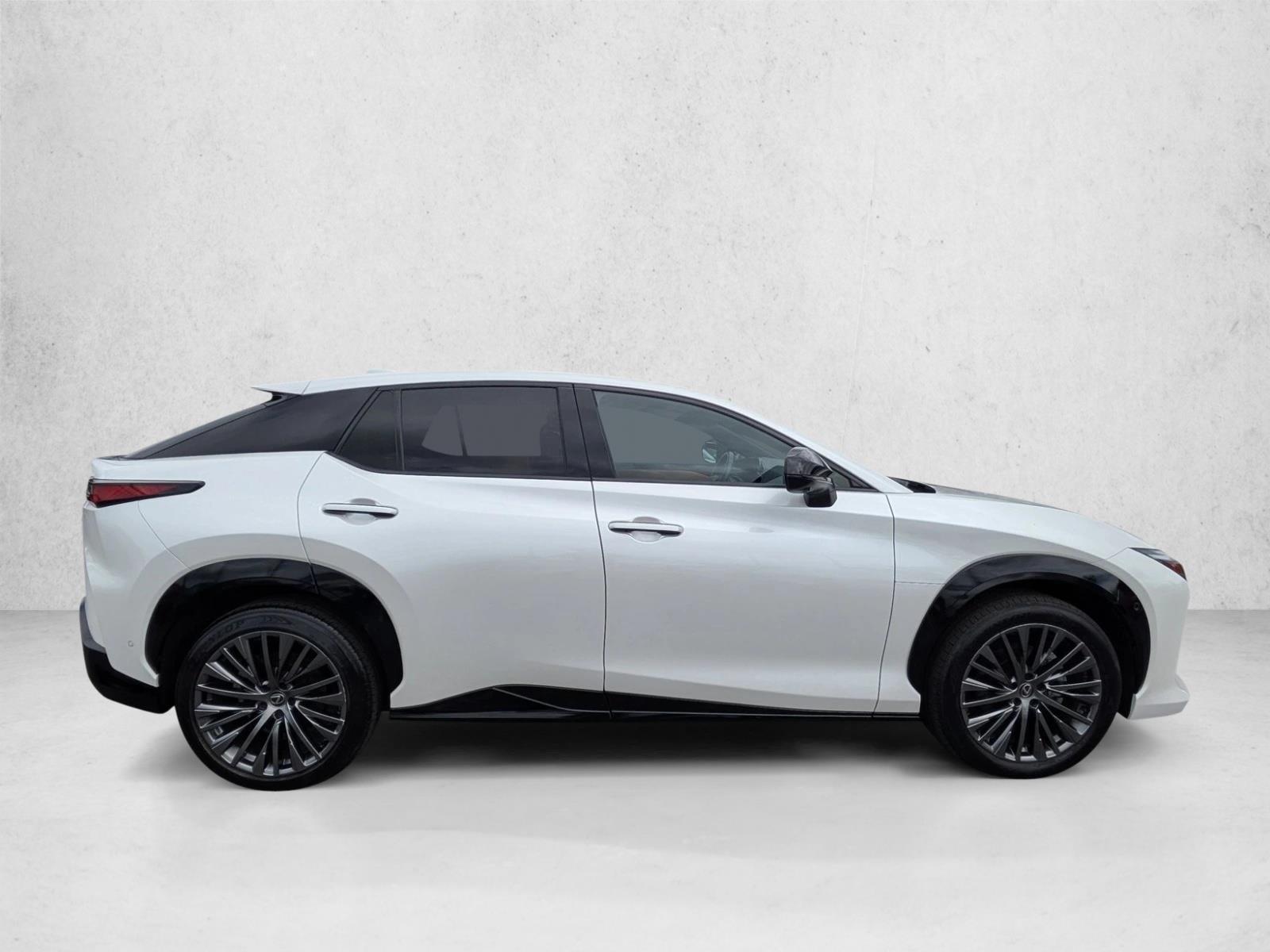 2023 Lexus RZ 450e Luxury photo 4