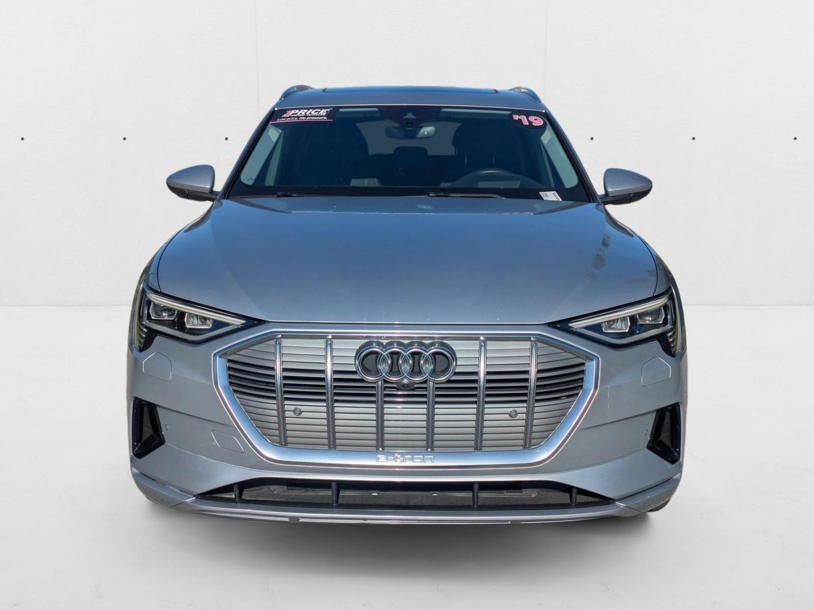 2019 Audi e-tron Premium Plus photo 2
