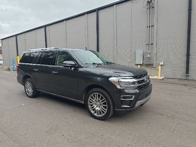 2023 Ford Expedition Limited's photo