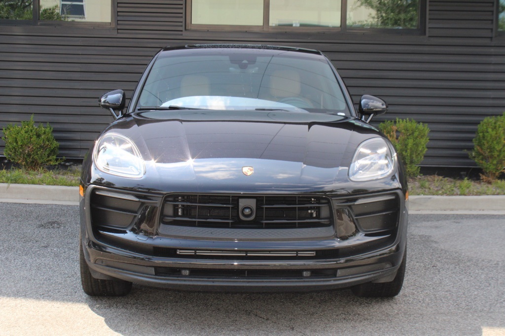 2025 Porsche Macan T photo 10
