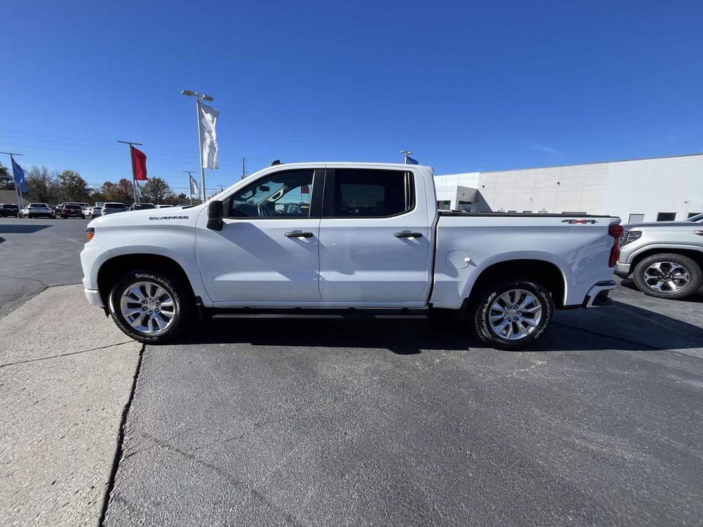 2023 Chevrolet Silverado 1500 Custom photo 4